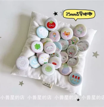 Mini Badge Pin 25mm Tomato Snowman Cartoon Design for Journaling