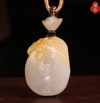 7.8g Xinjiang Hetian Jade Seed Material with Clever Color Carving of Zodiac Rooster, Great Luck Pendant, Suzhou Craftsmanship