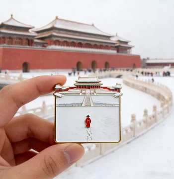 Zhang Juzheng 'Who Says the Heavenly Palace Isn't Hospitable, Sending One Off Amidst Snow and Wind' Metal Refrigerator Magnet, Forbidden City Tourist Souvenir Gift