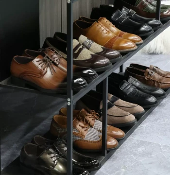 Model Room Walk-in Closet Shoe Cabinet Men's Leather Loafers Photography British Style Shoes Real Shot Soft Furnishing Display Decor