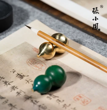 Zhang Xiaofeng Small Gourd Brush Rest, Solid Brass Paperweight, Creative Brush Mountain, Brush Holder, Multi-Function Mini Metal Paperweight for Calligraphy Brushes, Four Treasures of the Study, Cute Ornament, High Aesthetic Value