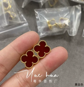 Four-Leaf Clover Stud Earrings 18K Rose Gold Plated Full Pave Laser Black Onyx Carnelian Earrings Light Luxury Premium Style