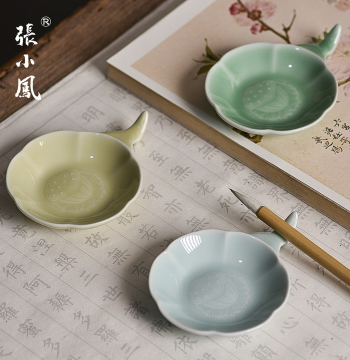 Zhang Xiaofeng Celadon Lotus Heart Ink Dish Calligraphy Chinese Painting Inkstone Ceramic Brush Ink Dish Anti-Drying Multi-Function Brush Rest Set for Students Beginners Creative Brush Holder Brush Washer Brush Rest Water Dish