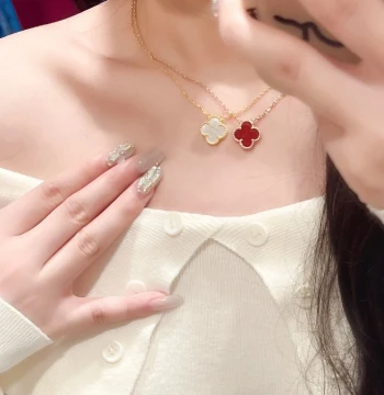 Premium Custom 18K Gold-Plated Four-Leaf Clover Necklace with Red Carnelian and White Mother-of-Pearl, Fashionable V-Shape Clavicle Chain for Women
