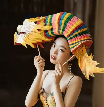Wedding Morning Robe Photo Prop Bride Pickup Game Creative Bride Holding Paper-Cut Dragon Dance Wedding Supplies Complete Set Paper Dragon