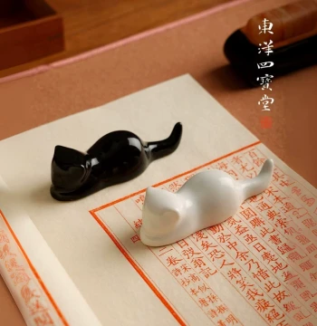 Black and White Cat Porcelain Brush Rest, Cute Japanese Style Four Treasures of the Study, Chinese Painting Brush Holder Mountain, Ceramic Small Ornament