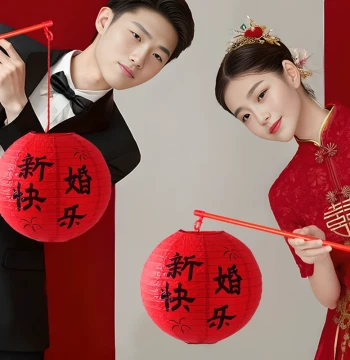 2026 Wedding Bride Morning Robe Handheld Lantern Photography Prop; High-End Atmospheric Wedding Decoration and Photo Essential