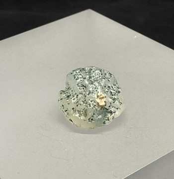 Yingen Green Dotted Small Pendant: Green Agate Beads, Alashan Odd-Shaped Stone, Natural Raw Stone, Size 18*12mm