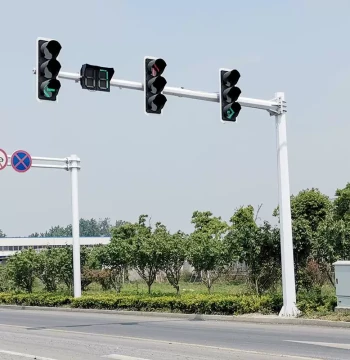 Supply Cantilever Traffic Signal Light Red Green Light Pole LED Road Traffic Signal Light Monitoring Pole Sign Board
