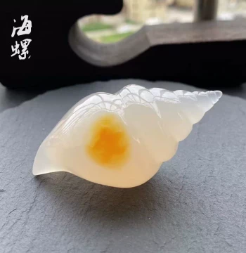 Natural Agate Chalcedony Large Conch Ornament Hand-Carved Agate Conch Shell Handheld Piece Fish Tank Landscaping Ornament