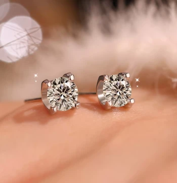 GIA Certified Natural Diamond Pt950 Platinum Stud Earrings Classic Bullhead Four-prong Setting 0.5 Carat 1 Carat for Proposal Engagement Gift for Girlfriend
