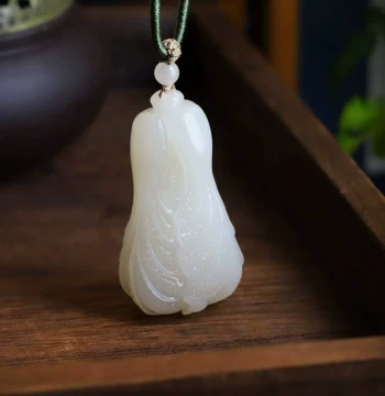 Natural Hetian Jade Factory Store Craftwork, Qinghai Material Aged Hetian Jade Cabbage Pendant Ornament