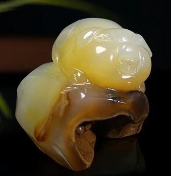 Natural Raw Agate Mini Ornament - Prosperous Jade Pig Figurine for Desk Display and Hand Play