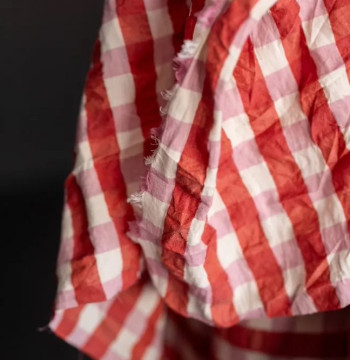 10cm Length x 151cm Width UK Merchant and Mills Cupid Organic Cotton Red Seersucker