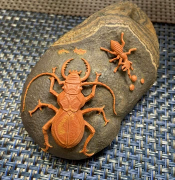 Warring States Red Agate Carved Ornament – 'Wealth Under Heaven', Xuanhua Hebei Material, Skillful Color Utilization, Collector's Premium Piece