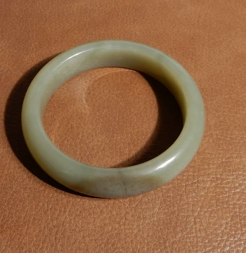 Yuxi Jewelry Xinjiang Natural Oily Fine Qiemo Material Blue Tone with Sugar 58MM Wide Bracelet Q