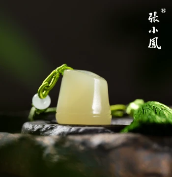 Zhang Xiaofeng Green Jade Bamboo Section Seal Gift Box Seal Carving Calligraphy Seal Jade Stone Material Natural Name Dedicated Leisure Seal Book Collection Seal Engraving Customization Full Moon Seal Gift Birthday Gift for Leaders Ornament