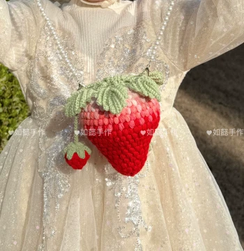 Strawberry Bag Handmade Knitted Finished Bag Yarn DIY Self-Made Crossbody Bag Crochet Cute Coin Purse Earphone Case
