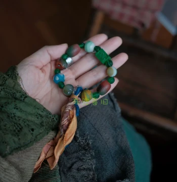 Vintage Artistic Nepalese Silk Thread Dry Green Multi-Gem Bracelet (Model SC144)