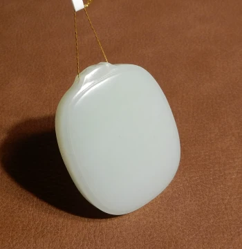 Yuxi Jewelry Natural Hetian Jade Russian Aged Material Oily High-Fat Mutton White Jade with Green Inclusions Wu Shi Pai Q