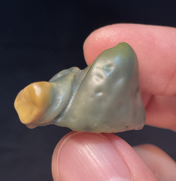 Premium Colored Jade-like Figurative Stone with Excellent Texture and Oily Luster - Alashan Natural Odd-Shaped Stone, Size 30*23*19mm
