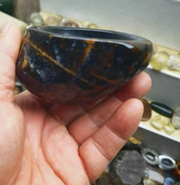 Natural Agate Raw Stone Carved Ashtray, Tea Table Treasure Bowl, Paperweight, Purifying Brush Washer Ornament, Weight 301.3g