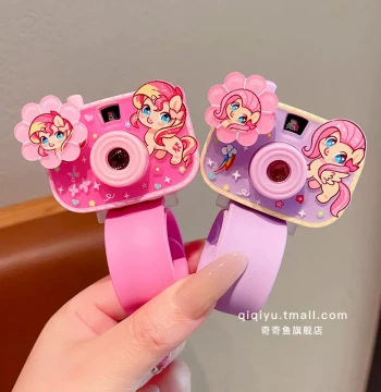 Kids Snap Bracelet Watch with Projector, Simulated Camera, Cartoon Design, Light-up Wristband for Girls, Creative Children's Toy