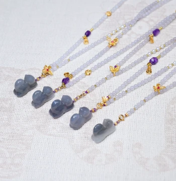 There is a Cat in the Hut. Smoky Purple Hetian Jade Formless Cat Universal 4mm Fairy Purple Necklace A29