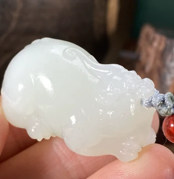 Natural Xinjiang Mutton-Fat White Hetian Jade Seed Material with Sugar Color, Wealth-Attracting and Auspicious Pixiu Peace Jade Pendant Ornament, Flagship