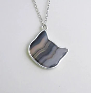 925 Sterling Silver Little Cat Necklace for Women: Lightweight Black Onyx with Swirl Patterns, 2025 New Niche Design Featuring a Small Flower Cat