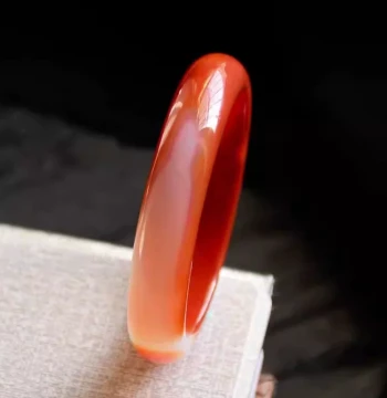 Natural Form 'White-Bodied Guanyin Bodhisattva Pattern' Natural Strange Stone Blood Chalcedony Bracelet, Jade Bangle Size 62