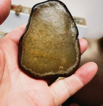 Madagascar Patterned Agate Rough Stone: Egg-Yellow Figurative Rock with Letter Patterns, Collectible Display Piece (162.7g)