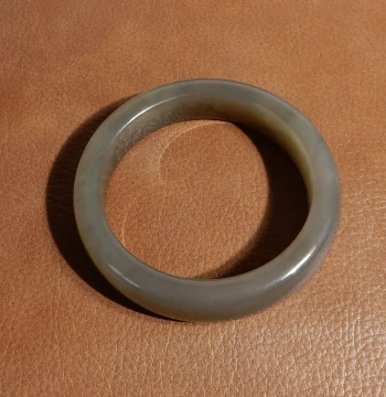 Yuxi Jewelry Natural Hetian Jade Qinghai Material, Oily and Fine Texture, Smoky Green and Violet, 56MM Women's Wide Bangle Q