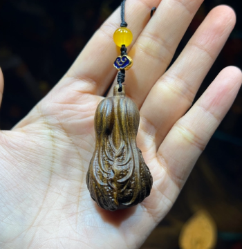 Natural Hainan Agarwood Carved Cabbage 'Hundred Wealth' Car Keychain Pendant for Men and Women, Key Chain Bag Ornament