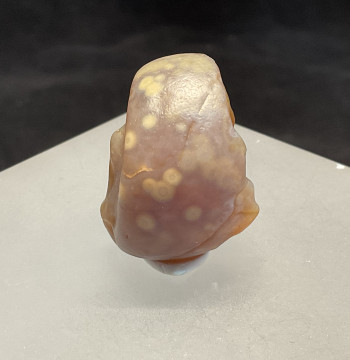 Alashan Natural High-End Yinggen Agate with Internal Flower Eye Pattern, Rare Stone Collectible, Size 31*21*20mm