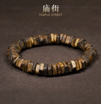 [Miao Street] Green Qinan Agarwood Irregular Shape Bracelet (Variety Shipped Randomly)