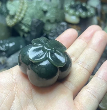 Green Jade Persimmon Handheld Ornament