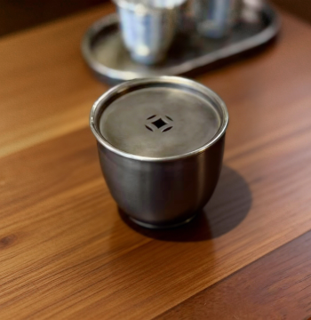 Pure Tin Mini Jian Shui (Water Vessel) with Coin-Hole Lid and Rimmed Edge; Small Tea Waste Bin; Antique-Style Small Water Cup for Water Storage (120cc)