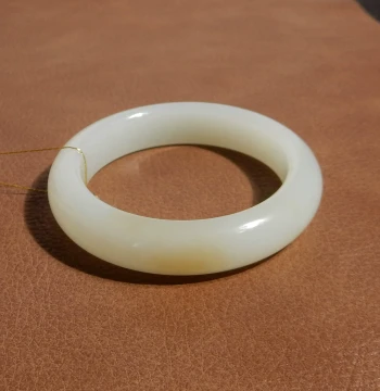 Yuxi Jewelry Natural Hetian Jade Xinjiang Qiemo Old Material Mutton White Jade with Sugar Spot 56MM Guifei Bangle Q