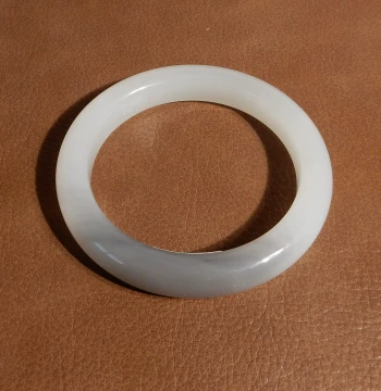 Yuxi Jewelry Natural Hetian Jade Qinghai Material Fine Structureless White Jade with a Touch of Smoky Purple 60MM Light Luxury Bangle Q