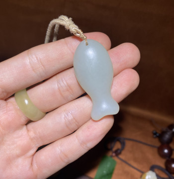 Hetian Jade Qiemo Material Small Fish