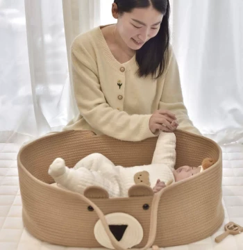 Portable Newborn Bassinet with Handle - Travel-Friendly Car Sleep Basket, Multi-Function Infant Cradle & Storage Basket