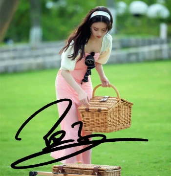 6-inch Meng Ziyi Autographed Photo #33