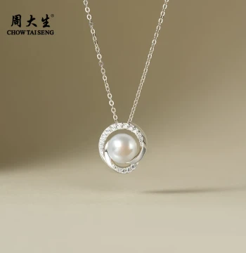 Chow Tai Seng Twisted Pearl Necklace for Women High-Luster Freshwater Pearl Mobius Strip Collarbone Chain Pendant Mother's Day