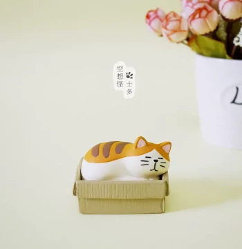 Japanese ZAKKA Cardboard Box Cat Mini Paperclip Holder, Cat Decoration, Stationery Storage, Desktop Healing Ornament
