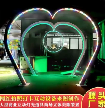 Aesthetic Water Mist Door, Spring/Summer Scenic Amusement Light Installation, Viral Attraction Prop Heart-Shaped Fog Door