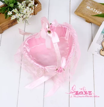 Handheld High-End Rattan Woven Lace Flower Basket for Weddings, Bridesmaid and Flower Girl Petal Tossing Basket, Dance Flower Basket