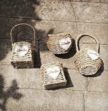 Rustic DIY Flower Arrangement Pastoral Nordic Style Woven Grass Wedding Basket Handheld Basket with 'Love' Sticker Flower Girl Basket