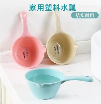 1 Plastic Water Ladle, Water Scoop