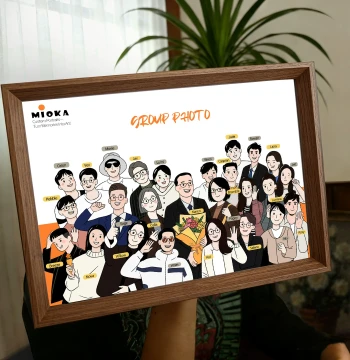 Custom Q-Style Cartoon Graduation Gift: Hand-Drawn Family Portrait or Team Photo on Transparent Frame